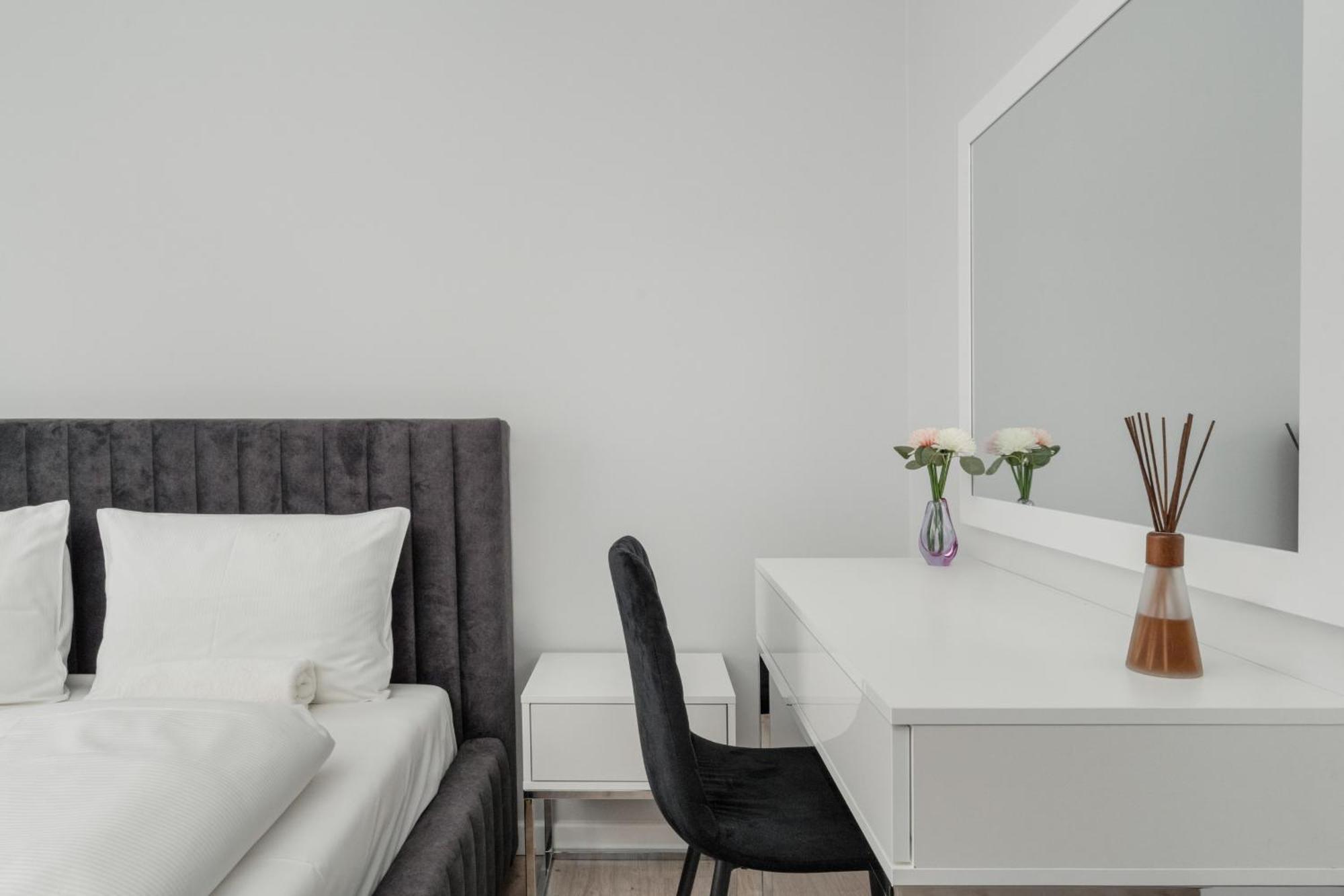 Luksusowy Apartament Z 3 Sypialniami, Klimatyzacja, Parkingiem I Biurkiem We Wroclawiu By Renters Prestige Eksteriør bilde