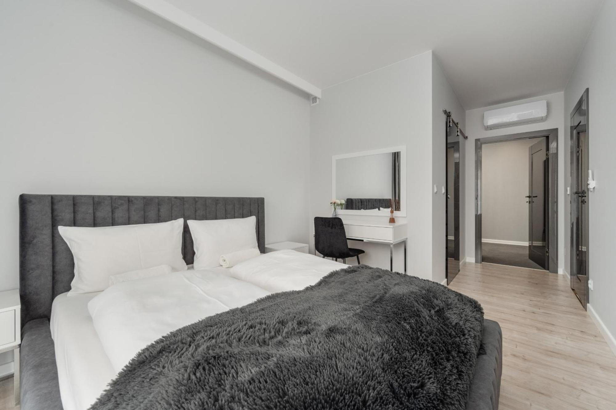 Luksusowy Apartament Z 3 Sypialniami, Klimatyzacja, Parkingiem I Biurkiem We Wroclawiu By Renters Prestige Eksteriør bilde